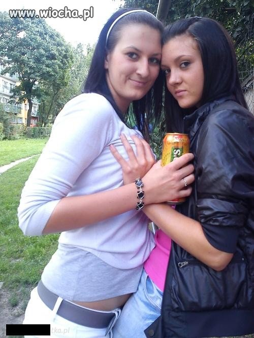 Piwo, cycuchy i dwie czarne dziewuchy