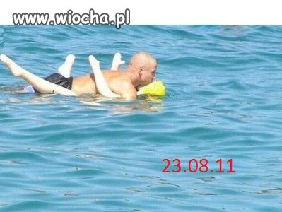 Koleś na basenie 