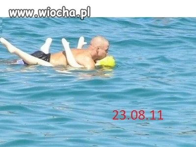 Koleś na basenie 