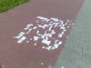 Pięknie ułożony rowerek na chodniku
