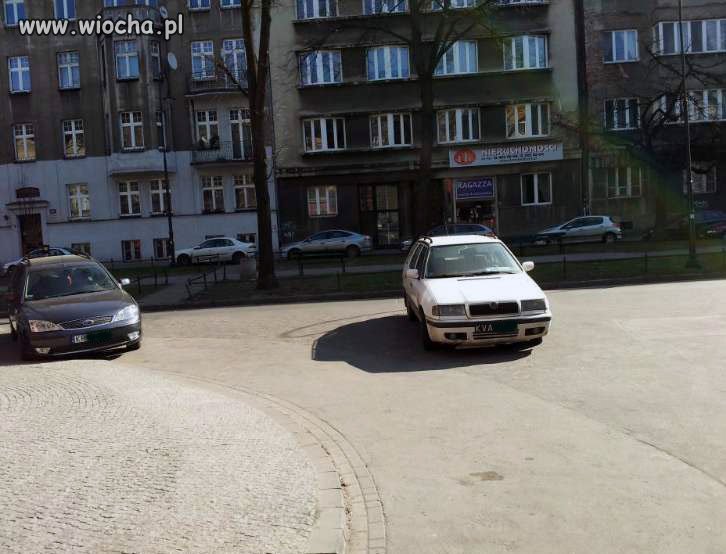 Parkowanie...