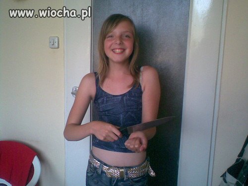 11 latka z nożem