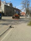 Tak się teraz sprząta POLSKIE ulice .  hehe