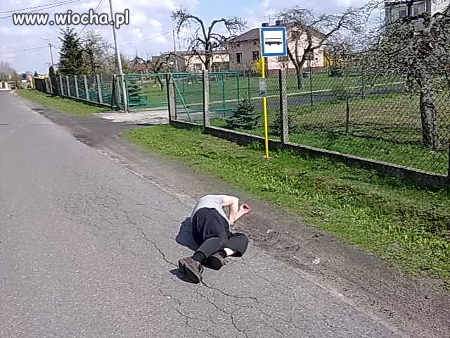 W oczekiwaniu na autobus