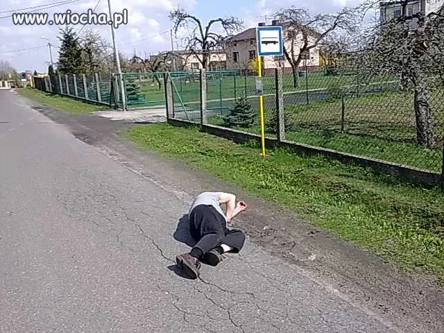 W oczekiwaniu na autobus