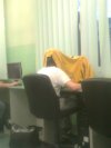 Mój kolega podczas szkolnej gry w Counter-Strike