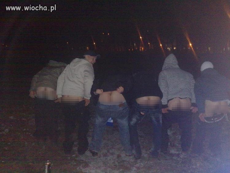 Gołe tyłki? 