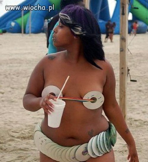 Nowoczesne bikiniu już niedługo na plaży 