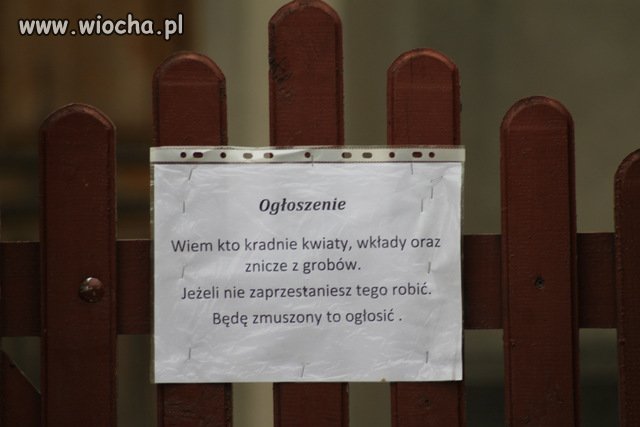 Ogłoszenie na płocie cmentarza