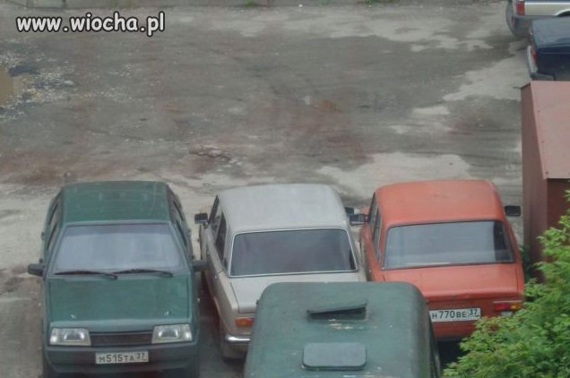 Oto kolejny przykład z serii "mistrz parkowania"