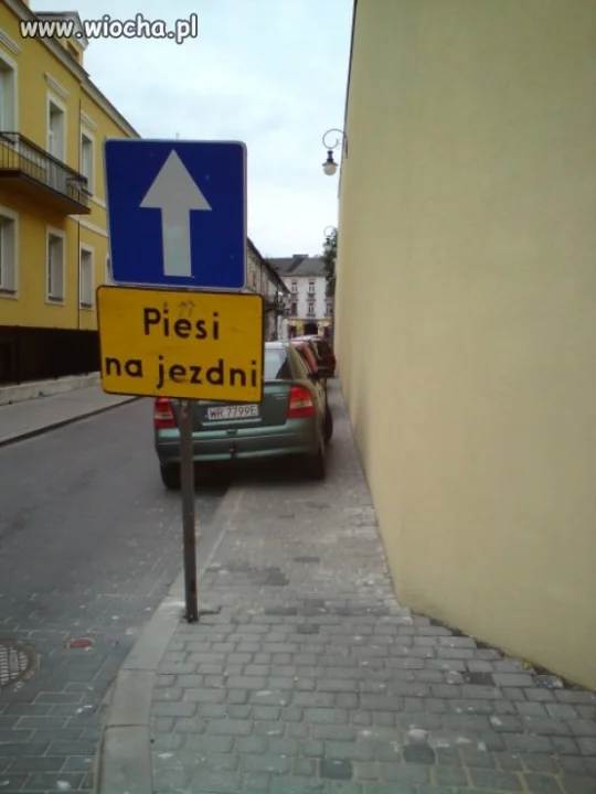 PIESI NA JEZDNI