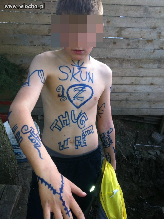 Gangster z tatuażami 
