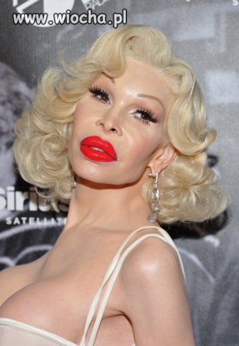 Wielki cyc i wielkie wary. To jest botox czy ..