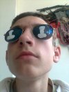 Jakieś ch***we ma te okulary
