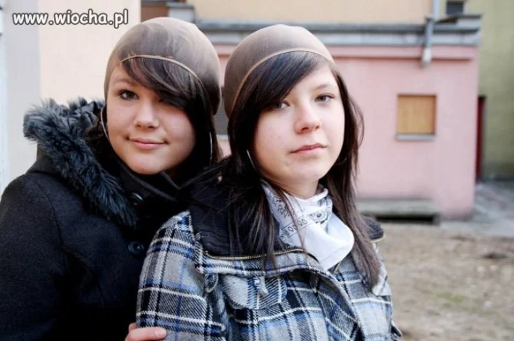 Co one mają na (w) głowach?