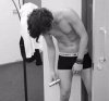 Harry Styles goli nogi!