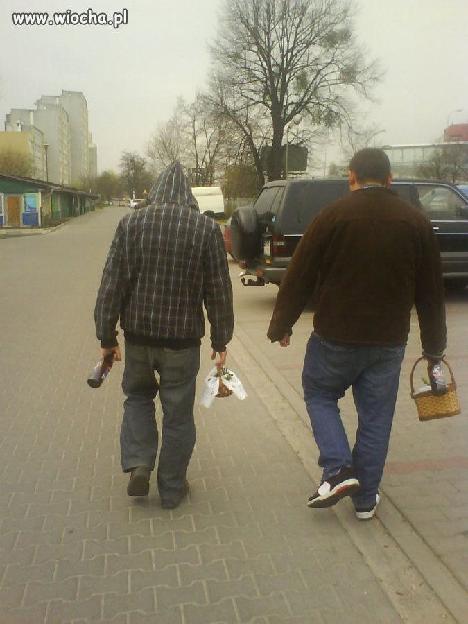 Do kościoła z piwkiem i święconką.