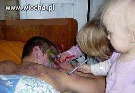 Dzieci pobawcie się same...