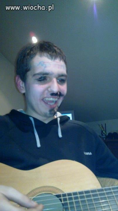 Maczo z gitarrrą 