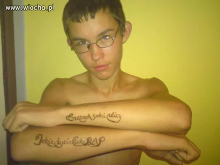 Tatuaż... z kredki do oczu? 
