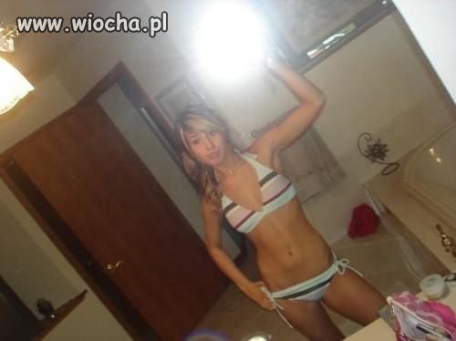 Czyżby trzymała magiczną różdżkę?