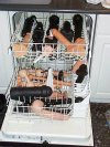 Ma juz tak dużą kolekcje dildo, że musi je prać