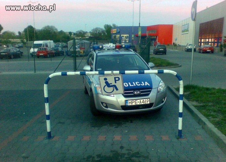 Zaparkował