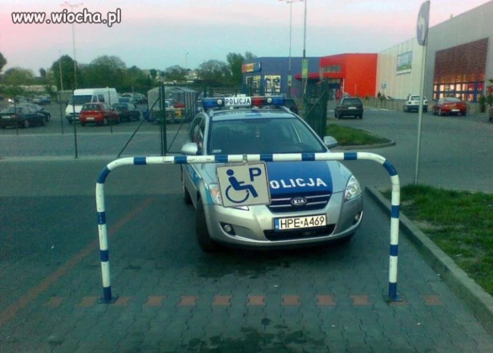 Zaparkował