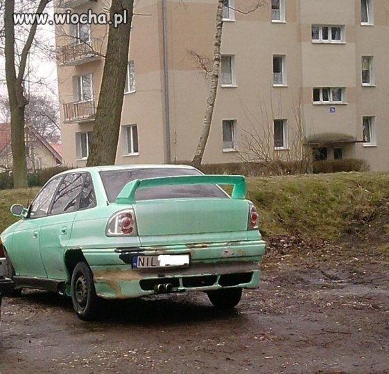 To był opel astra ...