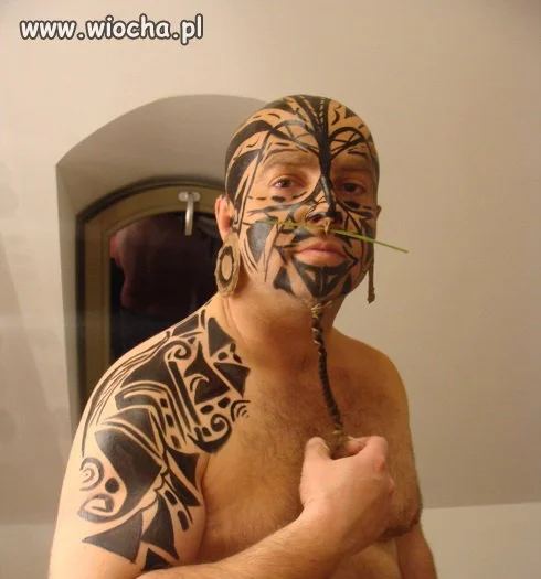 Namalowane dziary, sztuczne tunele, trawa w nosie.