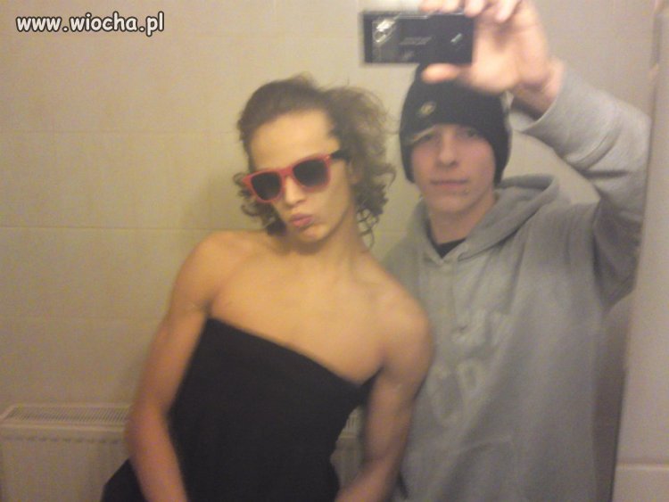 Takie tam z nudów w kiblu z kolegą 