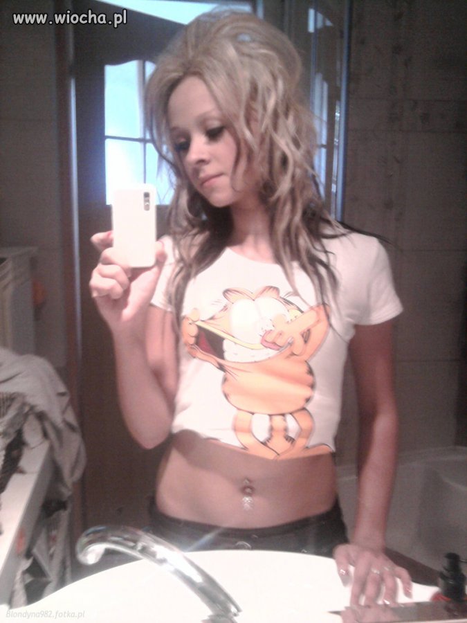 Mała blondyneczka 