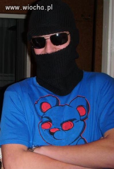 Typowy gangster kominiaram, okulary i 