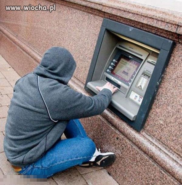 Przepiękne miejsce na bankomat...