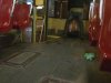 Tak się ludzie bawią w tramwaju nr. 1 w Warszawie