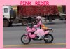 Bardzo grzeczna motocyklistka,