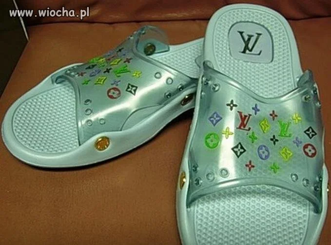 Klapki Louis Vuitton.