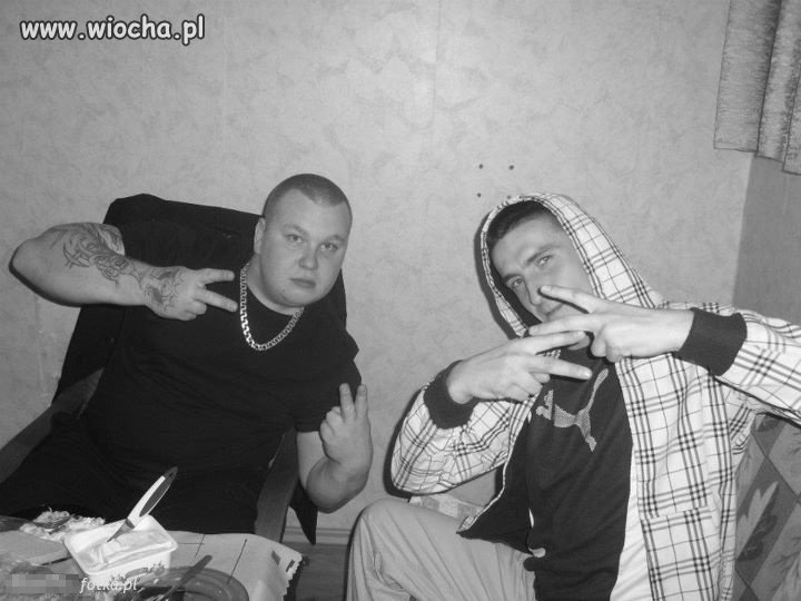 Gangsterzy zajadający margarynę 