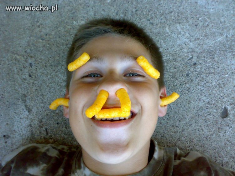 Chipsy na czole, w nosie, w uchu...