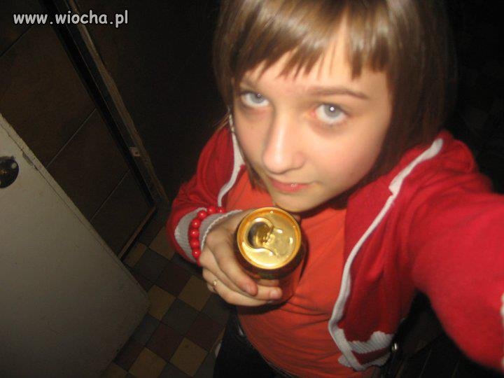Mraśna focia z rączki z piwem
