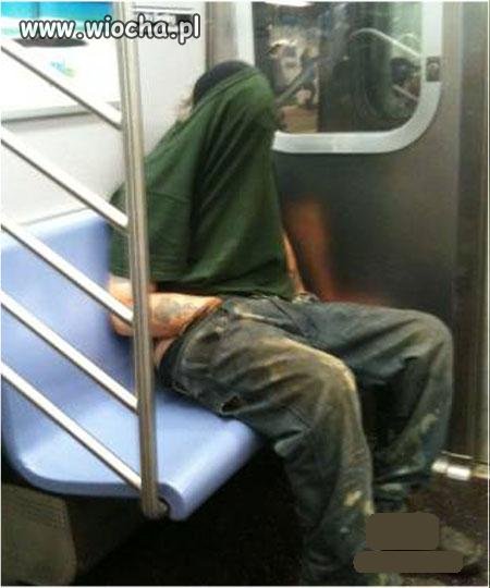 Sławetny sex w metrze...