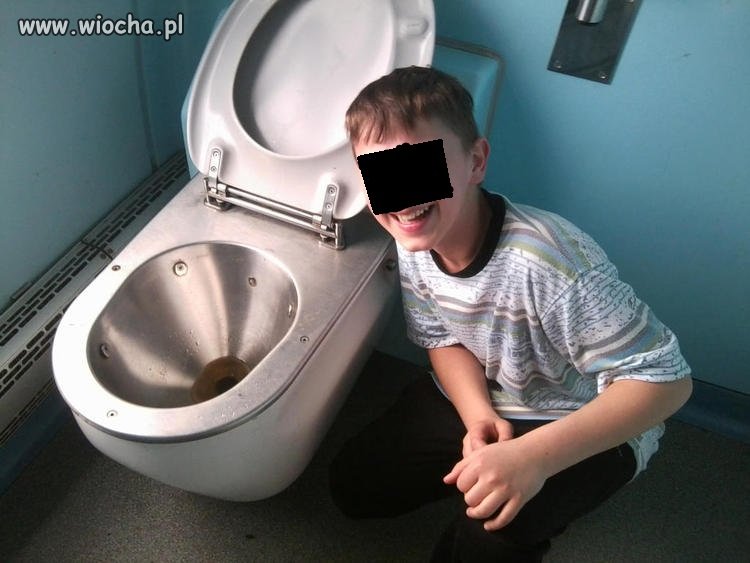 Zdjęcie z metalowym kiblem 