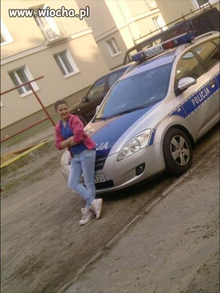 Nie ma to jak lans policyjnym autem