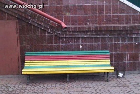 Z deszczu pod rynnę 