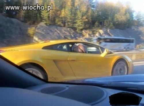 Pokazała gdzie ma wszystkich