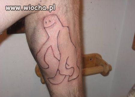 Oooj za to tattoo gościu musiał zapłacić 