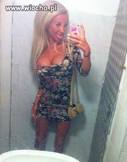 Barbi w lustrze.