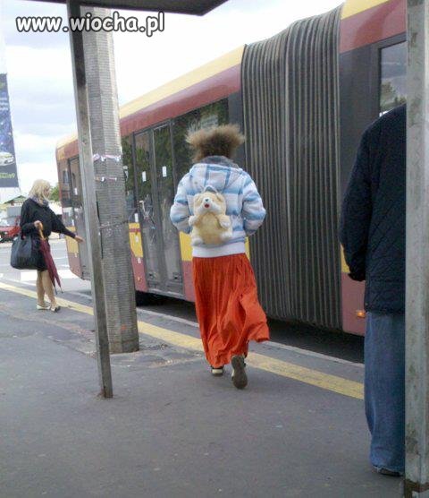 Mnich z Shaolin na szkolnej wycieczce  z pandą 