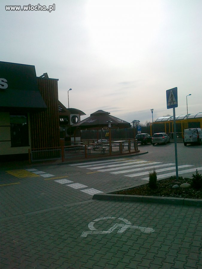 Mc Donalds na zjezdzie z A4... pozdrawiam