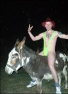 Ujeżdżanie osiołka w seksi stroju